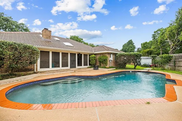 $450,000 | 2036 Parkridge Court, Hurst, TX 76054