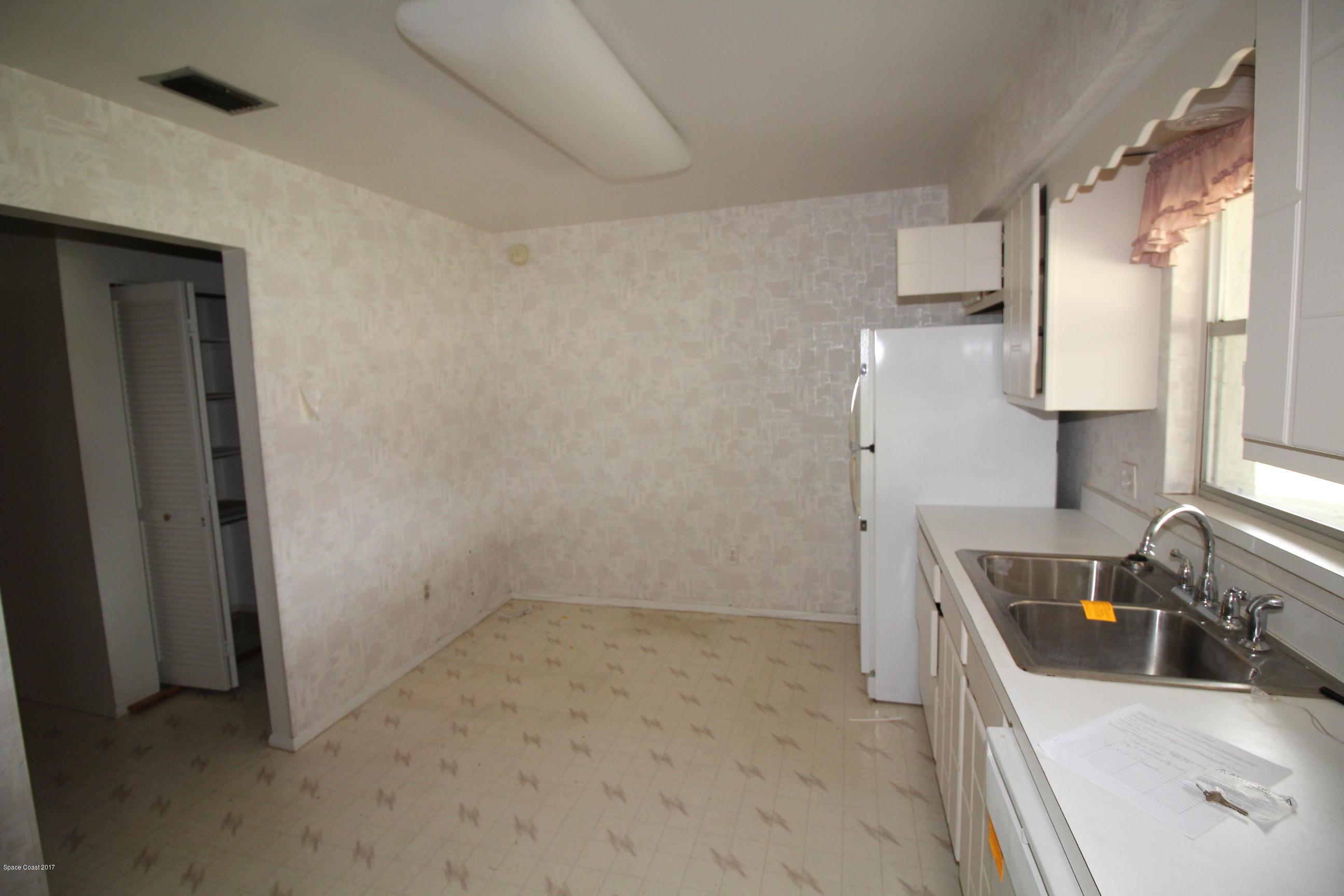 2775 Locksley Road Melbourne, FL 32935 - Photo 4 of 10 IMG_1536