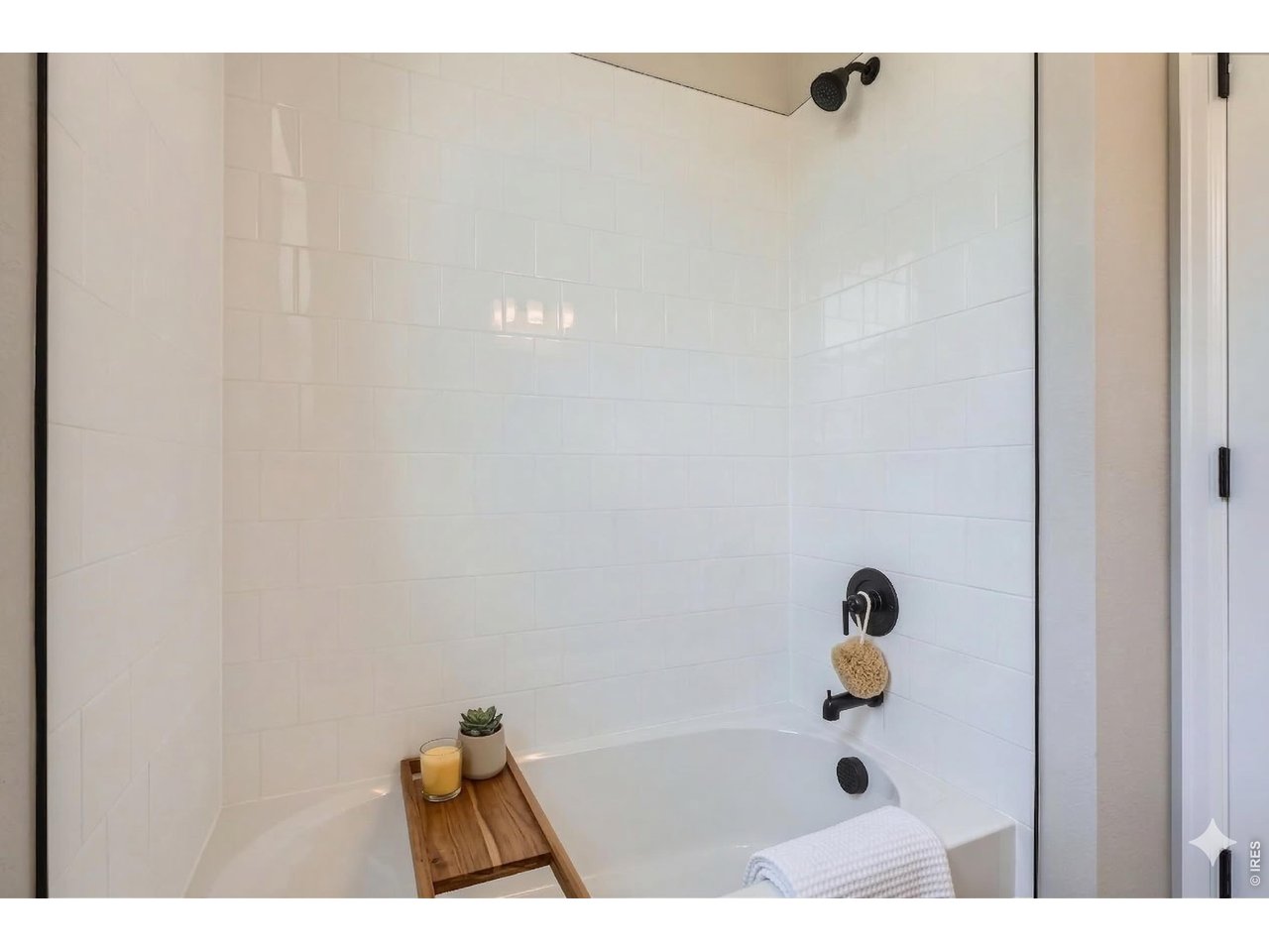 364 Rustic Barn Lane Berthoud, CO 80513 - Photo 6 of 40 Main Level Full Bathroom #4