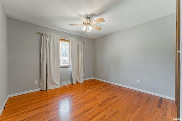 $239,000 | 102 Crestwood Drive, Lincoln, IL 62656