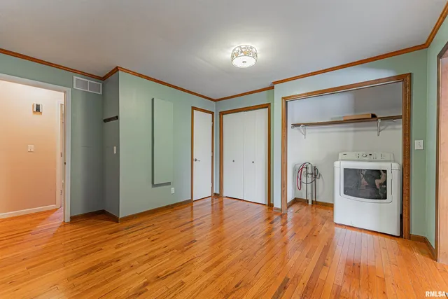 $269,000 | 102 Crestwood Drive, Lincoln, IL 62656