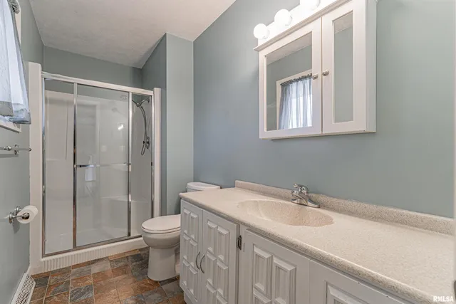 $269,000 | 102 Crestwood Drive, Lincoln, IL 62656