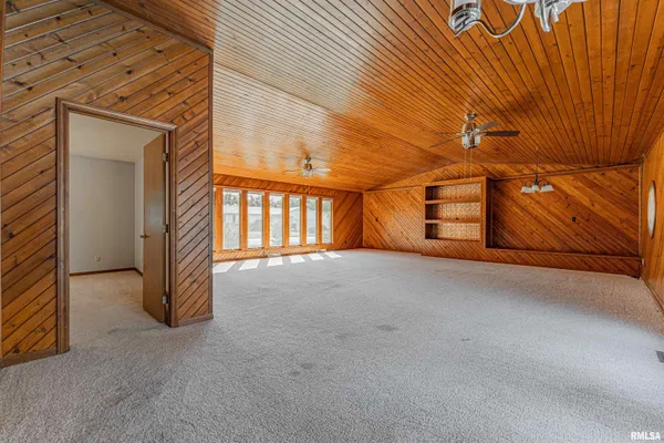 $239,000 | 102 Crestwood Drive, Lincoln, IL 62656