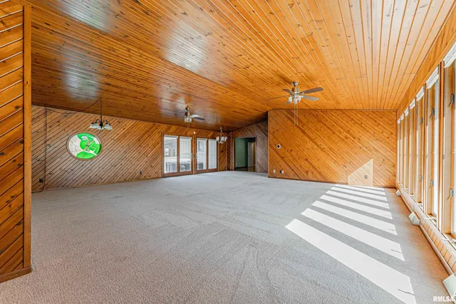 $269,000 | 102 Crestwood Drive, Lincoln, IL 62656