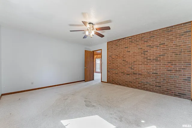 $269,000 | 102 Crestwood Drive, Lincoln, IL 62656