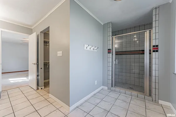 $239,000 | 102 Crestwood Drive, Lincoln, IL 62656