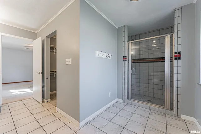 $269,000 | 102 Crestwood Drive, Lincoln, IL 62656