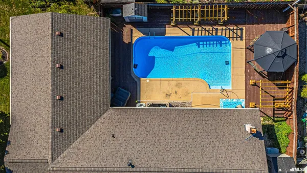 $239,000 | 102 Crestwood Drive, Lincoln, IL 62656