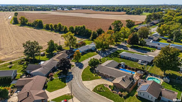 $239,000 | 102 Crestwood Drive, Lincoln, IL 62656