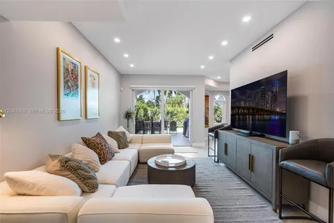 $1,749,000 | 20940 Northeast 31st Place, Aventura, FL 33180