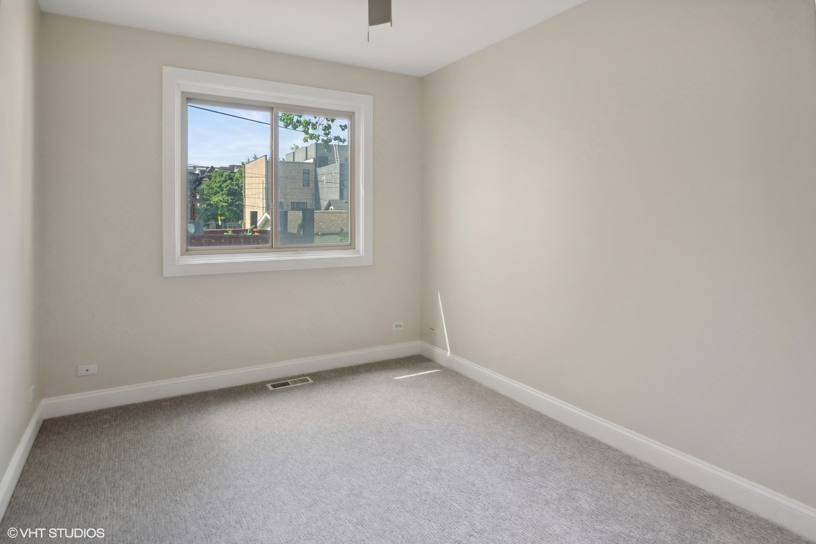 116 South Bell Avenue, Unit 1 Chicago, IL 60612 - Photo 18 of 30 an empty room with a window