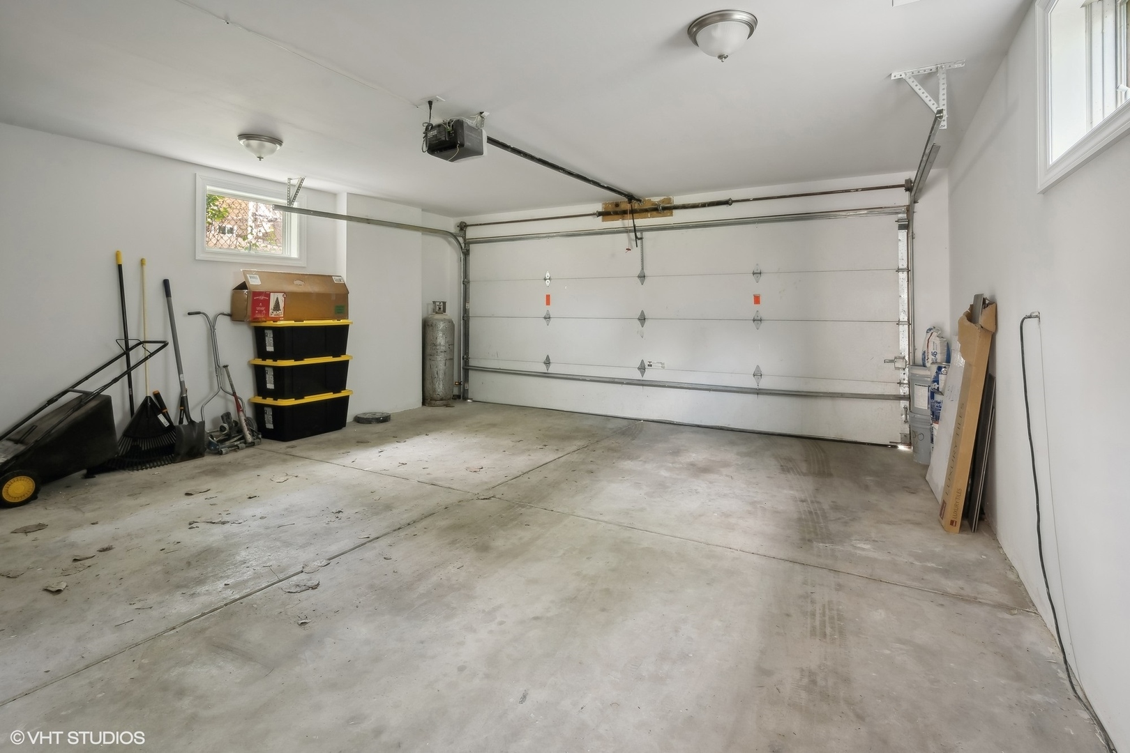 116 South Bell Avenue, Unit 1 Chicago, IL 60612 - Photo 27 of 30 a view of a garage