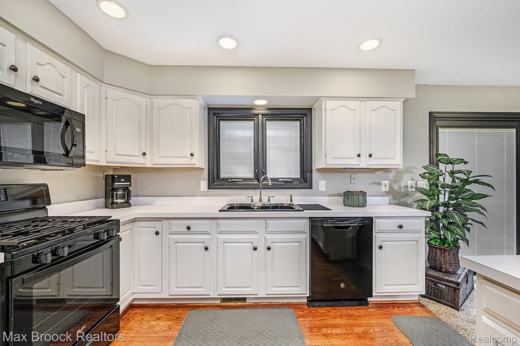 6511 Ridgeview Drive Clarkston, MI 48346 - Photo 5 of 23 SRS_6517-.jpg