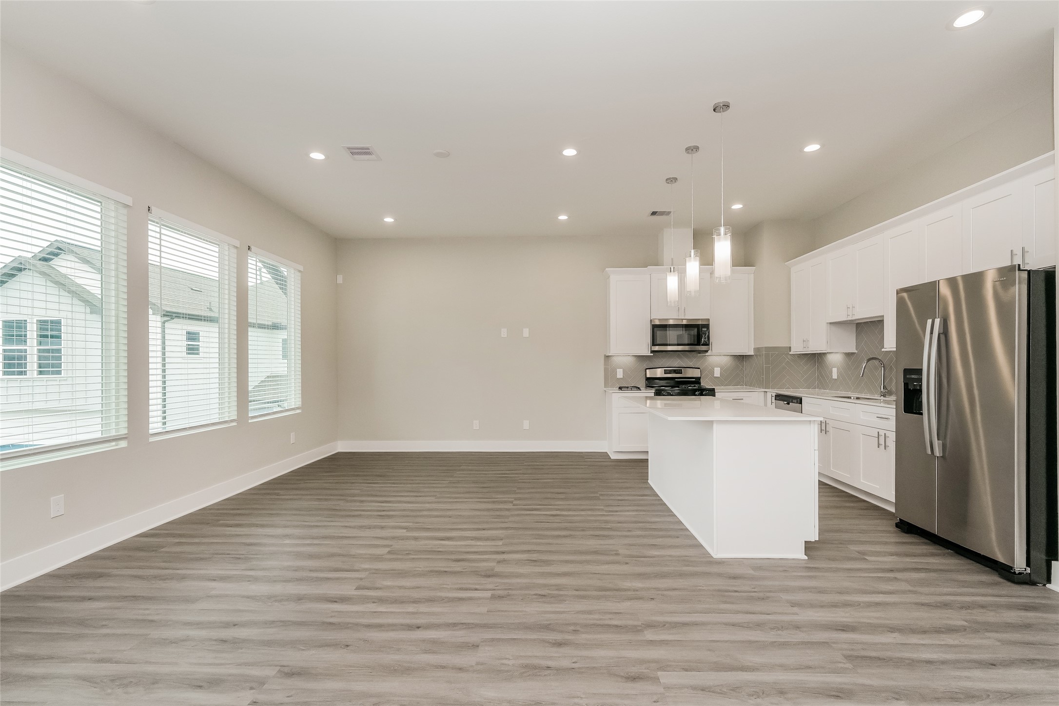 8318 Curry Road Houston, TX 77093 - Photo 2 of 15 Living, Kitchen