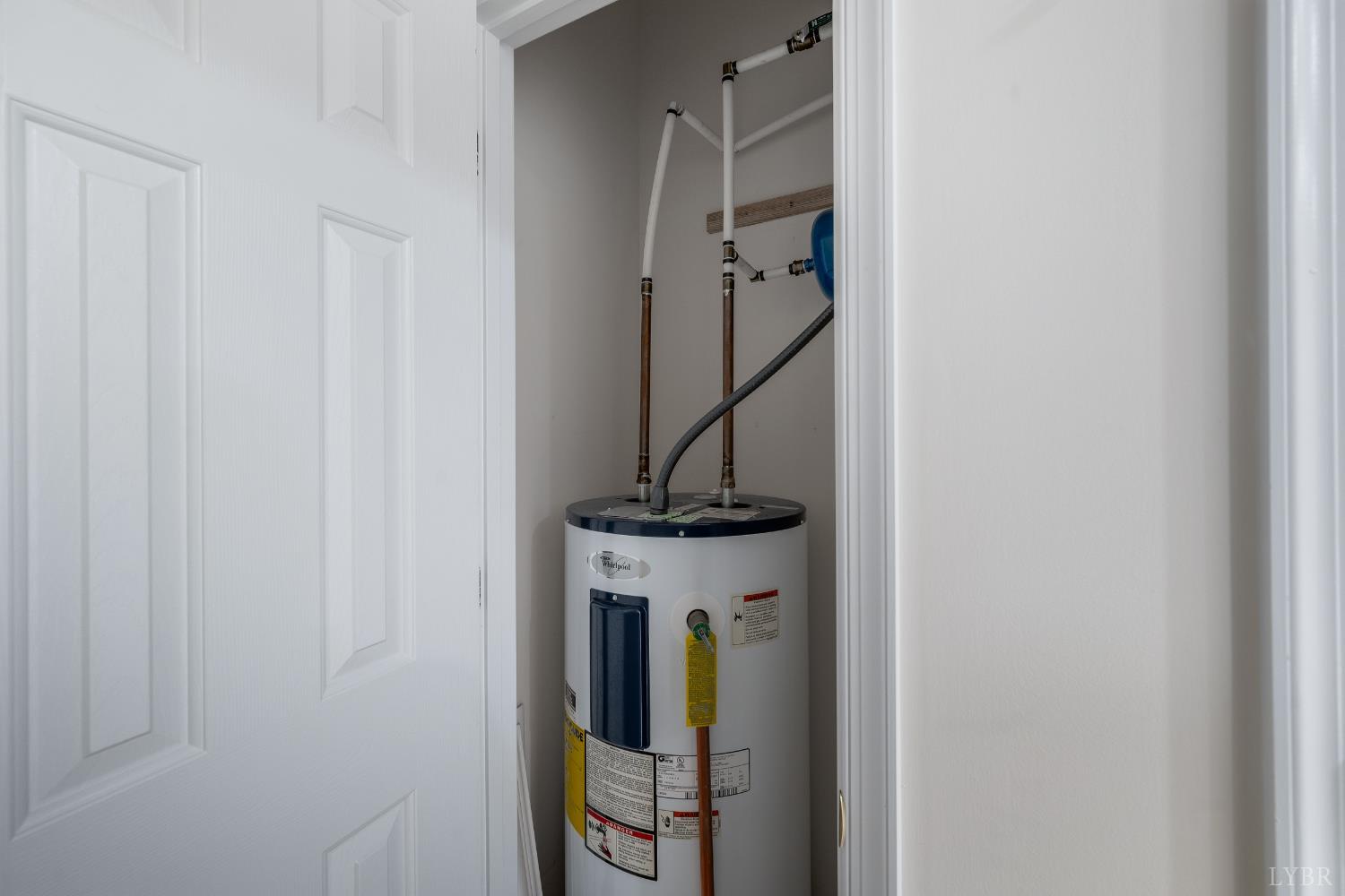 1159 Jefferson Way Forest, VA 24551 - Photo 5 of 43 a view of entryway with kitchen