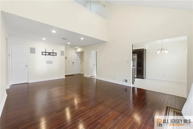 $425,000 | 133 Beverly Hills Terrace, Unit G, Woodbridge, NJ 07095