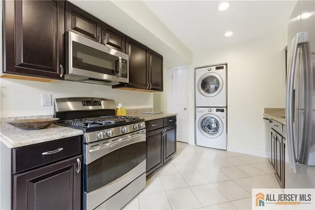 $425,000 | 133 Beverly Hills Terrace, Unit G, Woodbridge, NJ 07095