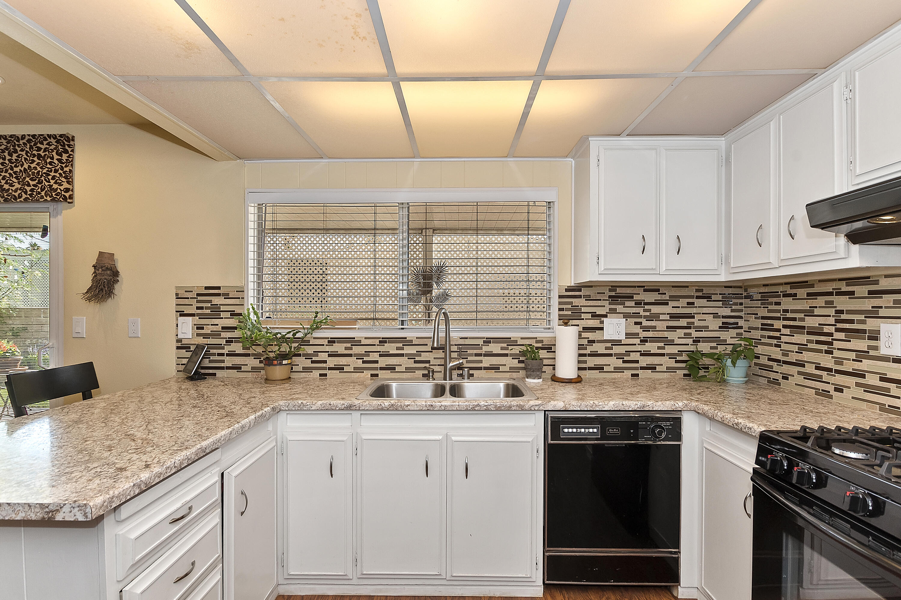85 Athens Street Rancho Mirage, CA 92270 - Photo 14 of 27 017_Kitchen