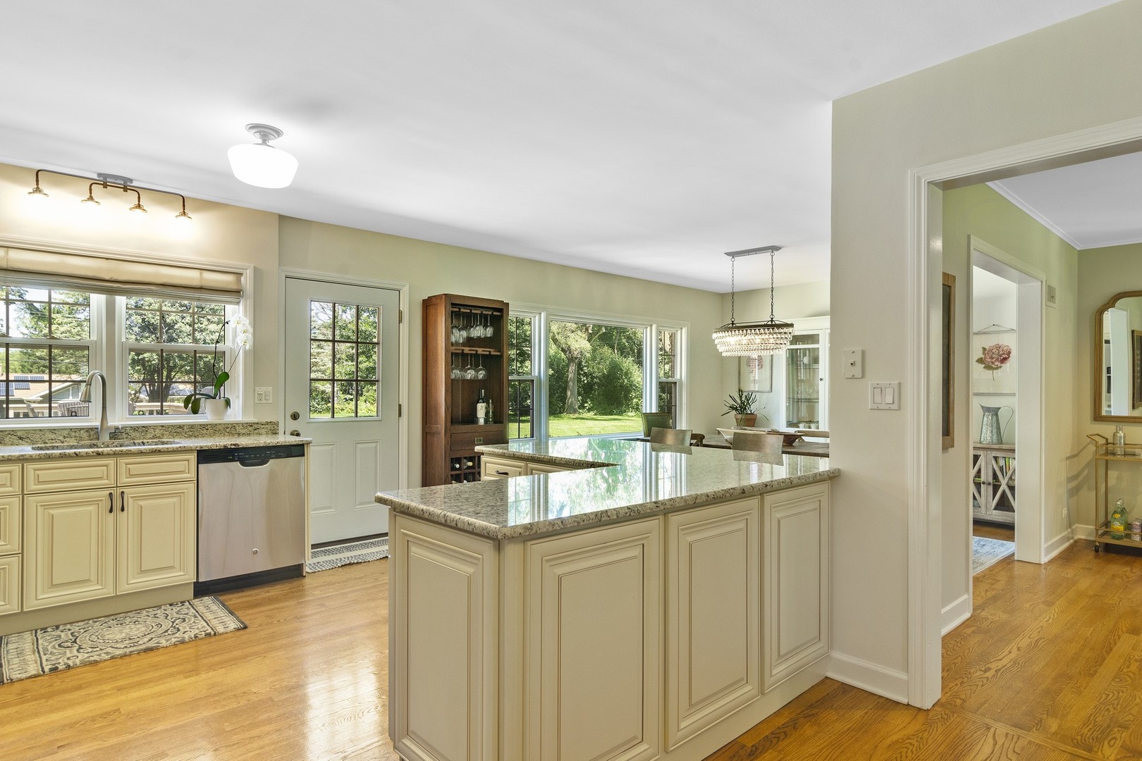 1868 West Baldwin Road Inverness, IL 60067 - Photo 8 of 32 a very nice looking room with a large window