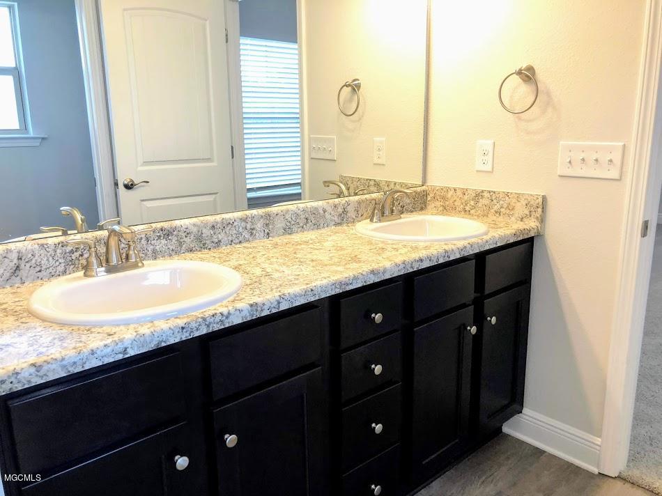 6268 Roxanne Way Biloxi, MS 39532 - Photo 14 of 25 Mater bathroom