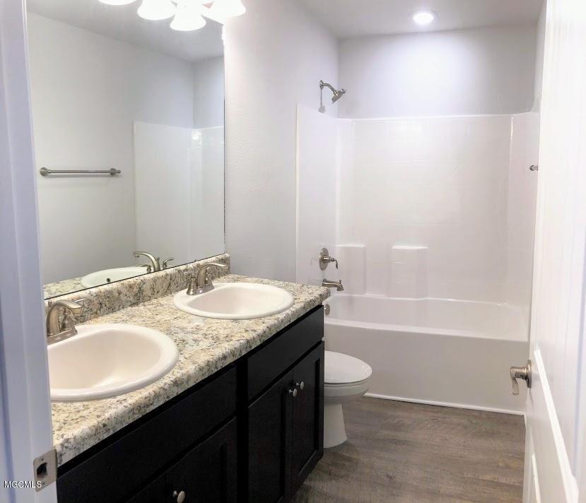 6268 Roxanne Way Biloxi, MS 39532 - Photo 17 of 25 Guest Bath