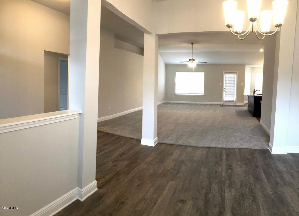 6268 Roxanne Way Biloxi, MS 39532 - Photo 4 of 25 Great room