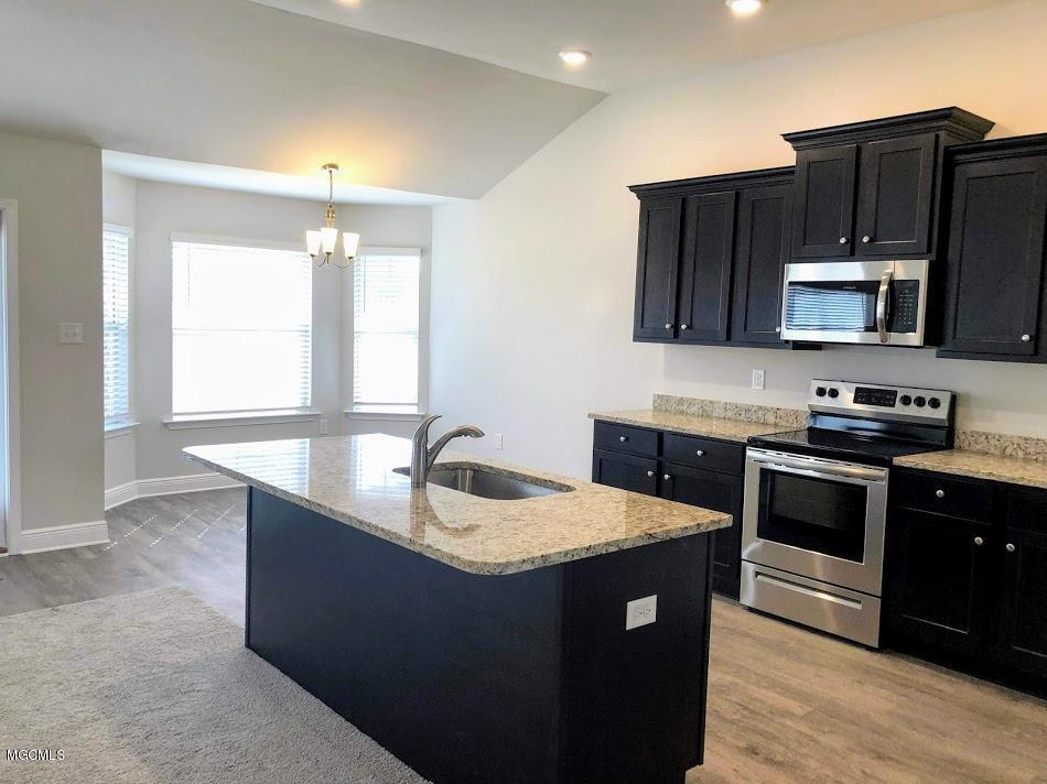 6268 Roxanne Way Biloxi, MS 39532 - Photo 6 of 25 Kitchen and breakfast nook