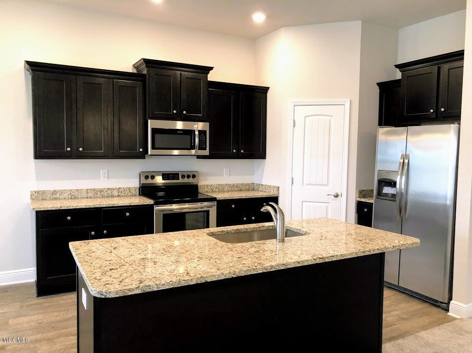 6268 Roxanne Way Biloxi, MS 39532 - Photo 7 of 25 Granite counter tops