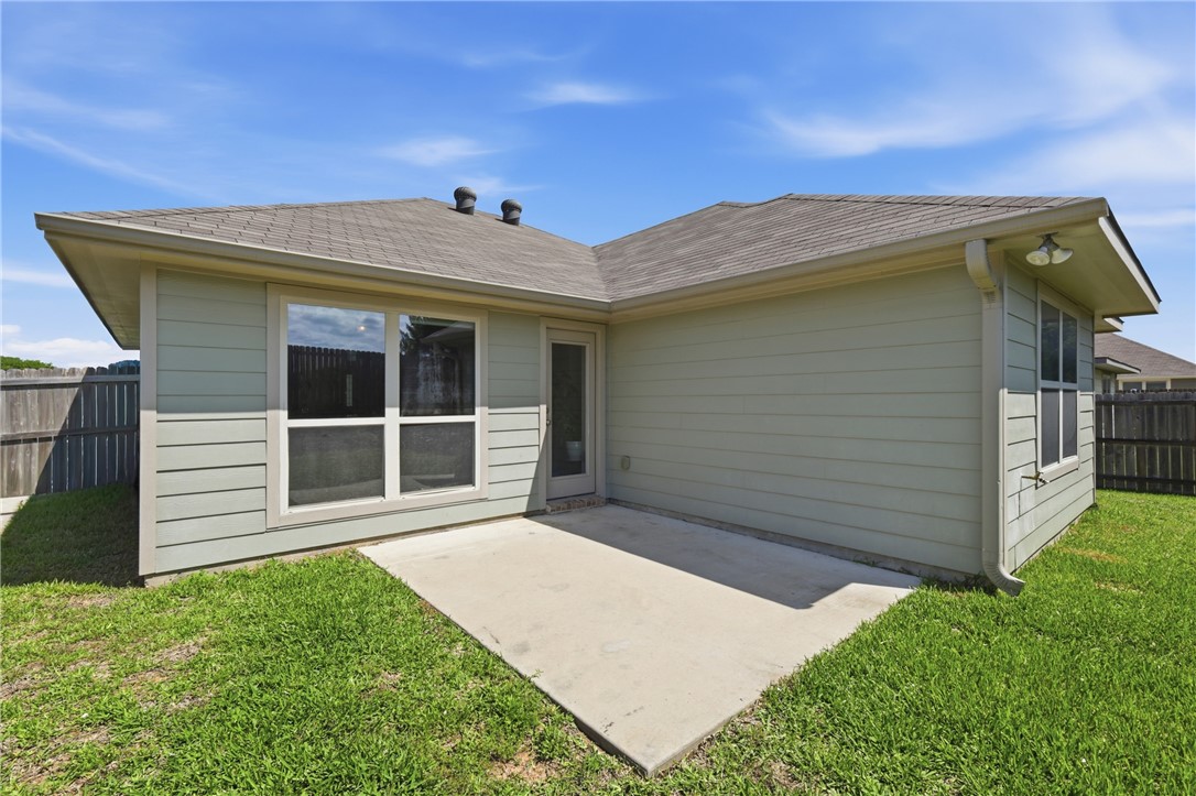 2725 Porter's Way Bryan, TX 77803 - Photo 18 of 19 a front view of a house with a yard