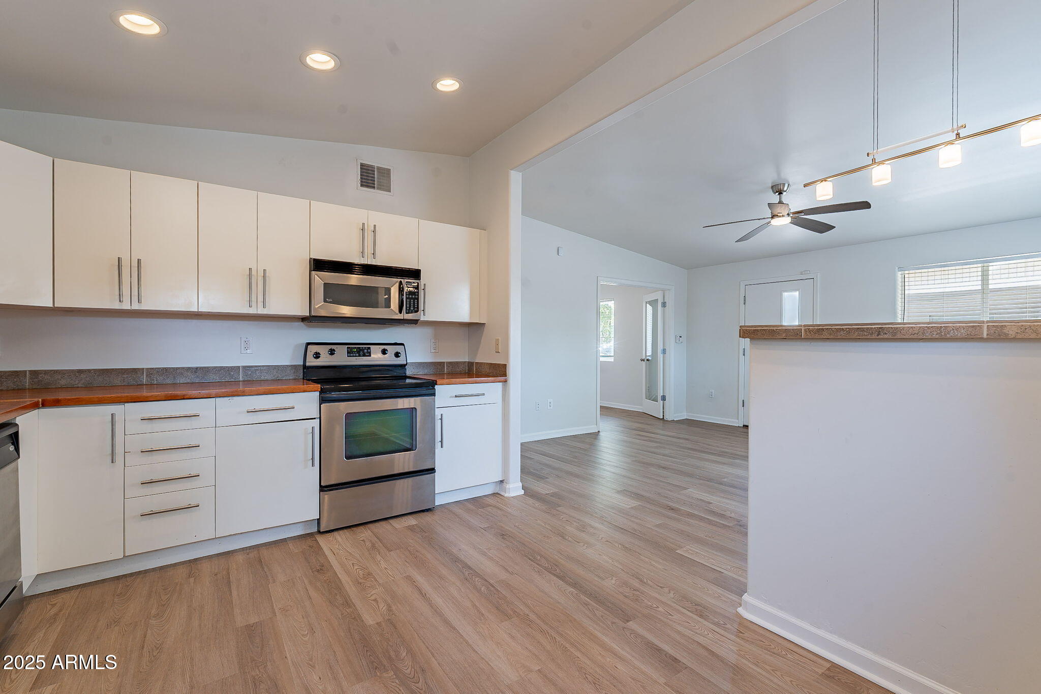 1219 East Colter Street, Unit 8 Phoenix, AZ 85014 - Photo 8 of 18 18-web-or-mls-Colter-18