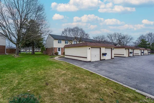 $219,900 | 228 Stepping Stone Lane, Orchard Park, NY 14127