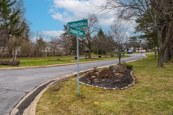 $219,900 | 228 Stepping Stone Lane, Orchard Park, NY 14127