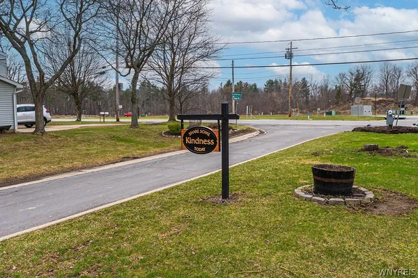 $219,900 | 228 Stepping Stone Lane, Orchard Park, NY 14127