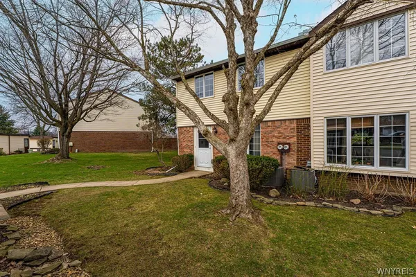 $219,900 | 228 Stepping Stone Lane, Orchard Park, NY 14127