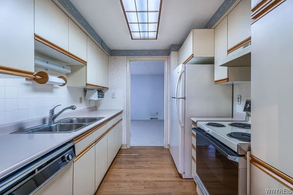 $219,900 | 228 Stepping Stone Lane, Orchard Park, NY 14127