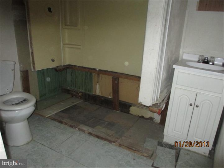 2942 Ruth Street Philadelphia, PA 19134 - Photo 6 of 6 Bathroom