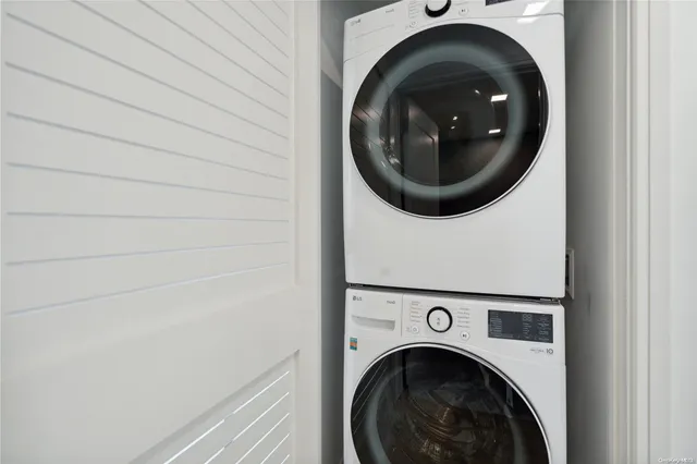 a close up view of a washer and dryer