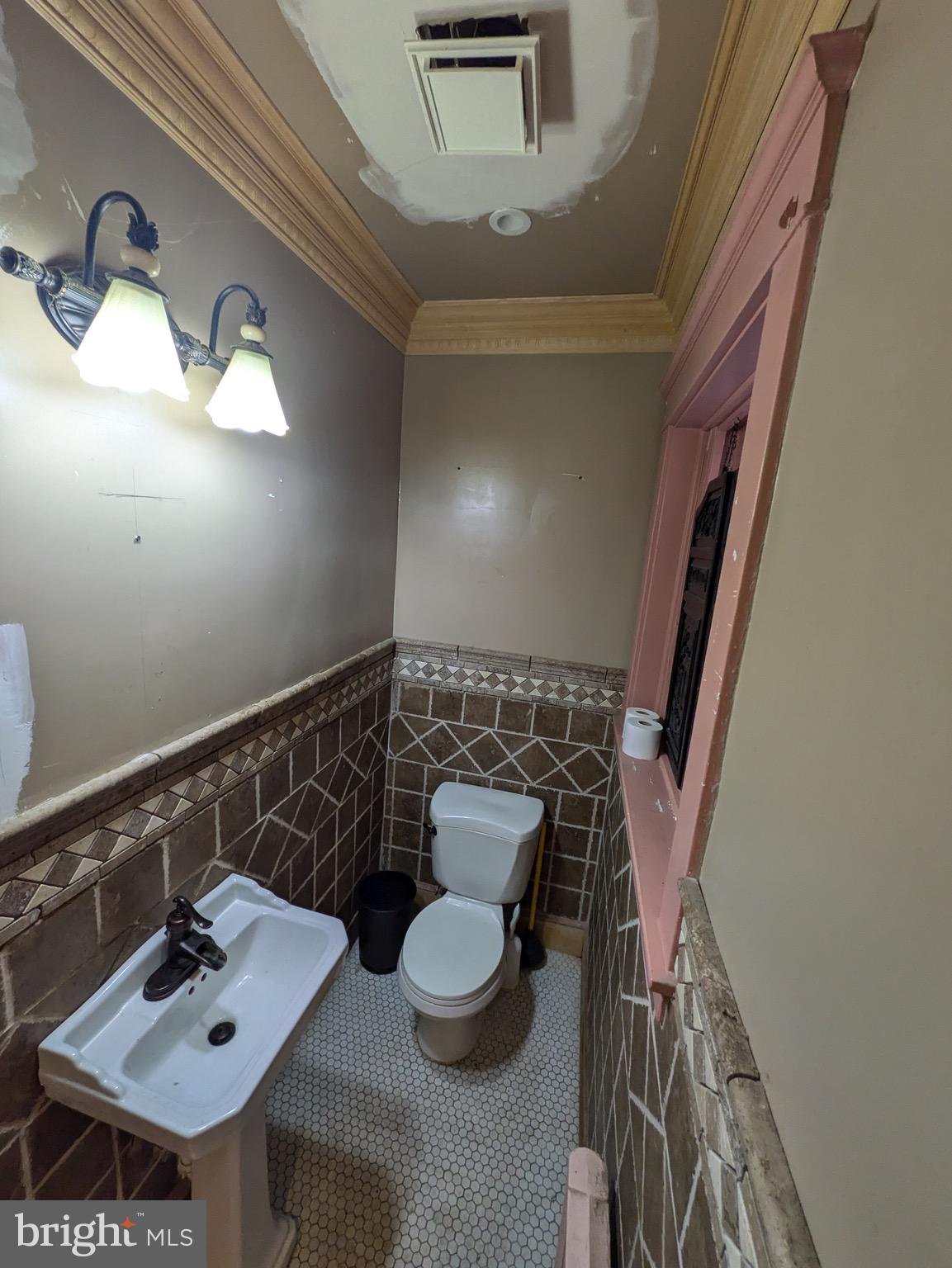 4610 Cedar Garden Road Baltimore, MD 21229 - Photo 34 of 80