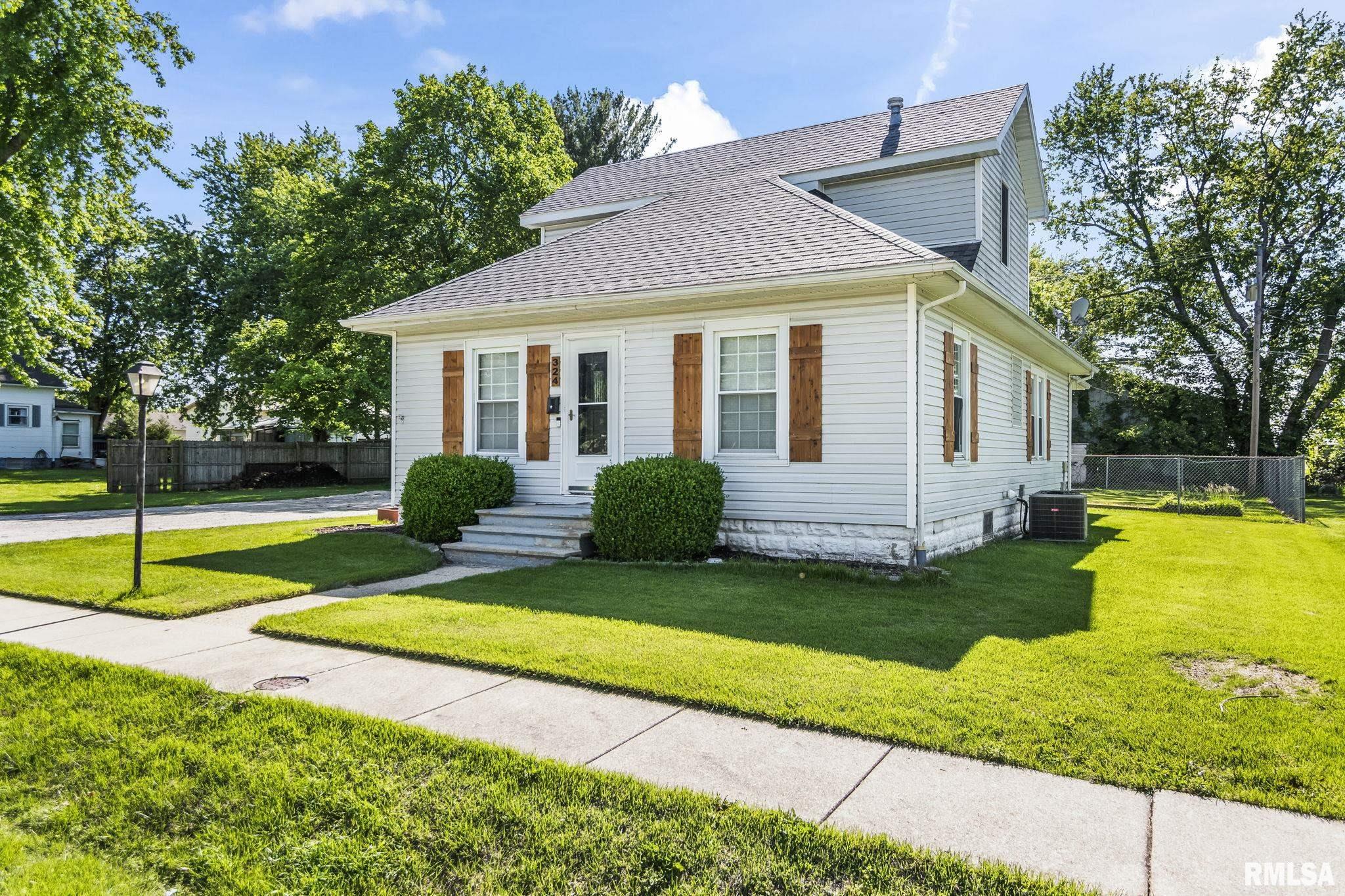 324 Edwards Street Nokomis, IL 62075 - Photo 1 of 47