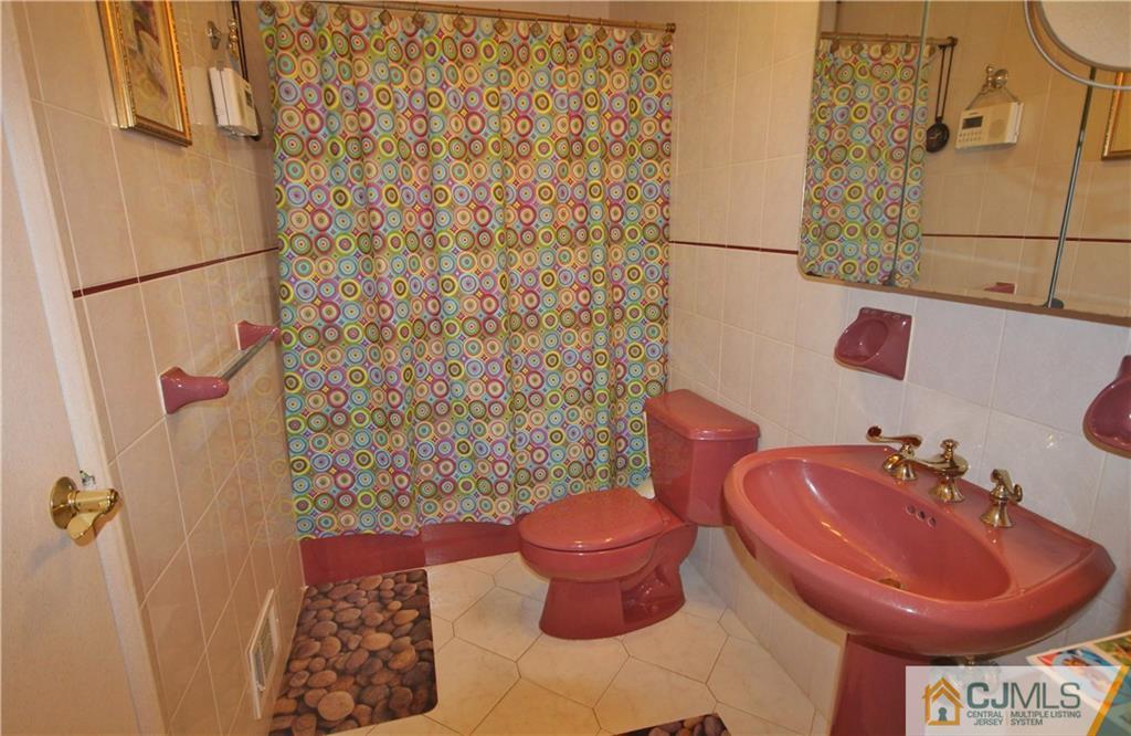 31 Bartman Road East Brunswick, NJ 08816 - Photo 14 of 18 Gallery Image 14