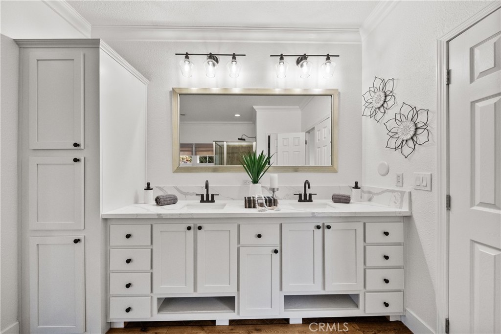 3909 Reche Road, Unit 60 Fallbrook, CA 92028 - Photo 16 of 37 a bathroom with double sink and a mirror
