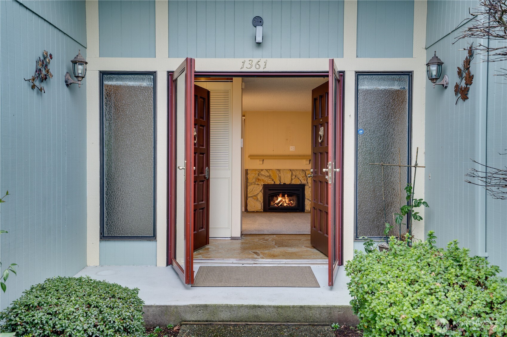 1361 Bel Air Road Tacoma, WA 98406 - Photo 3 of 36