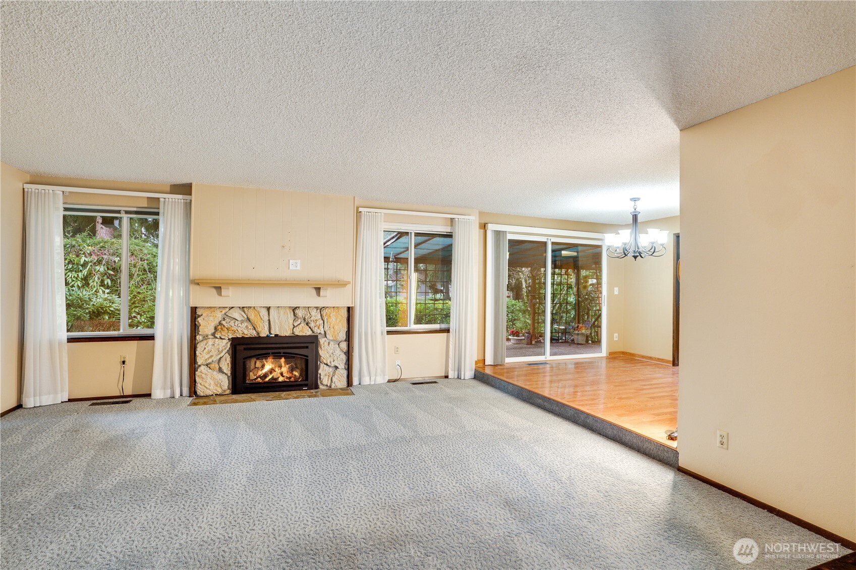 1361 Bel Air Road Tacoma, WA 98406 - Photo 5 of 36