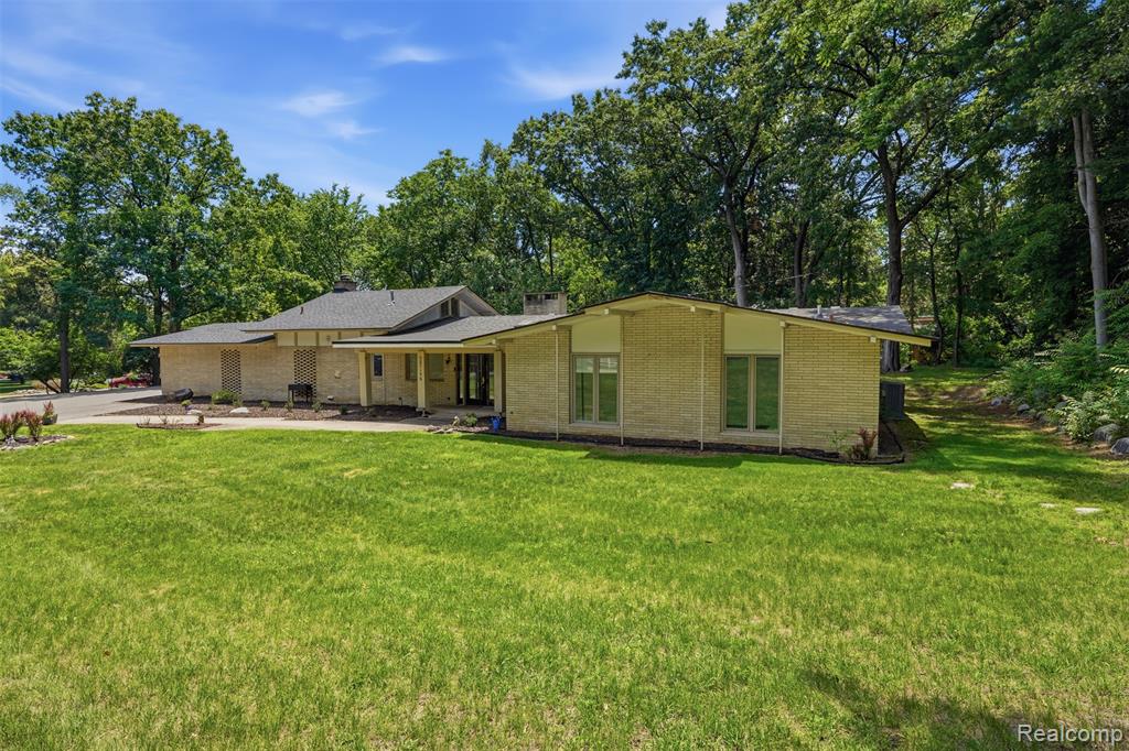 30715 North Greenbriar Road Franklin, MI 48025 - Photo 4 of 43