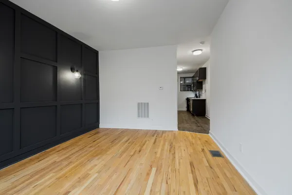 $1,995 | 1904 North Whipple Street, Unit 101, Chicago, IL 60647