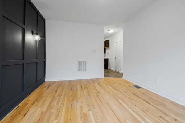 $1,995 | 1904 North Whipple Street, Unit 101, Chicago, IL 60647