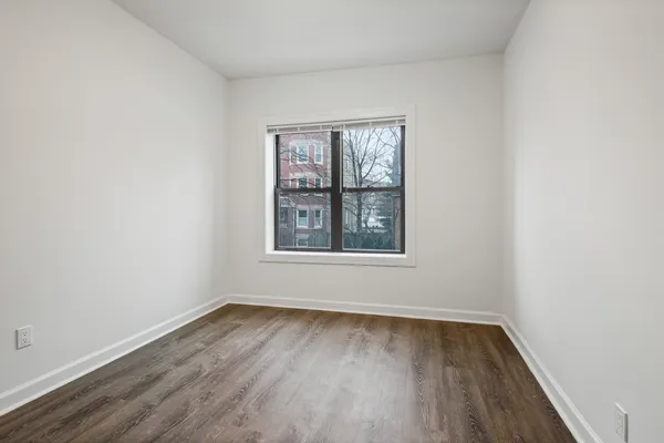 $1,995 | 1904 North Whipple Street, Unit 101, Chicago, IL 60647