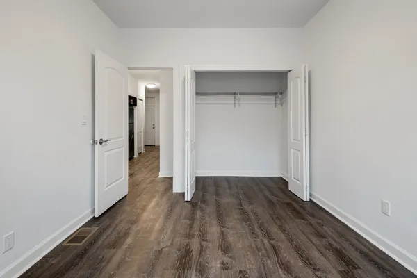 $1,995 | 1904 North Whipple Street, Unit 101, Chicago, IL 60647