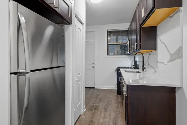 $1,995 | 1904 North Whipple Street, Unit 101, Chicago, IL 60647