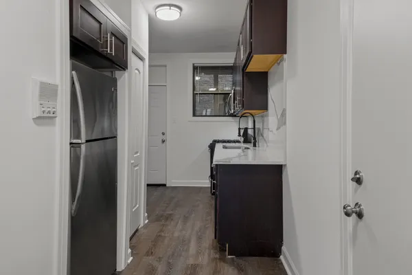 $1,995 | 1904 North Whipple Street, Unit 101, Chicago, IL 60647